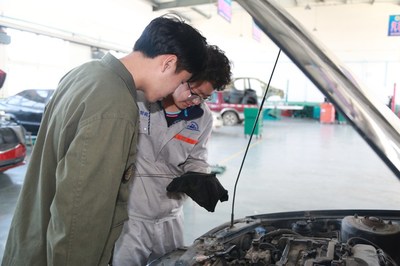 烟台机械工程学校汽修专业 知行合一练真功，技术服务进社区